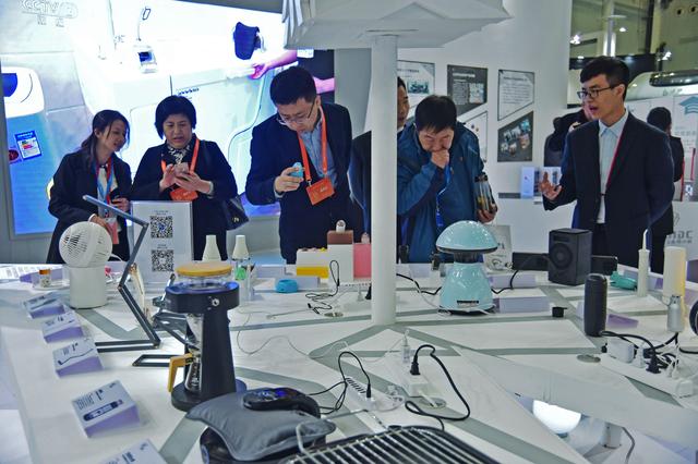 1日,首届中国工业设计展览会在武汉国际博览中心开幕.图片