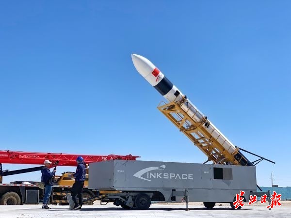 斗鱼明天发射国内最大可回收"超级火箭",长江日报现场图片