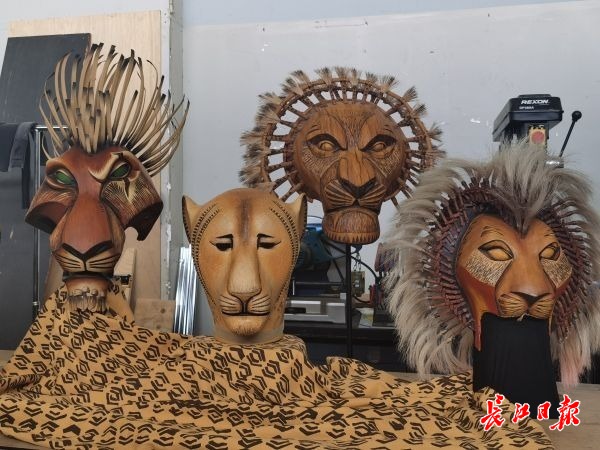 音乐剧《狮子王》动物面具。记者万旭明 摄
